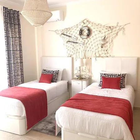 House With 4 Bedrooms In Pera With Wonderful Mountain View Shared Pool Enclosed Garden 度假居 *
