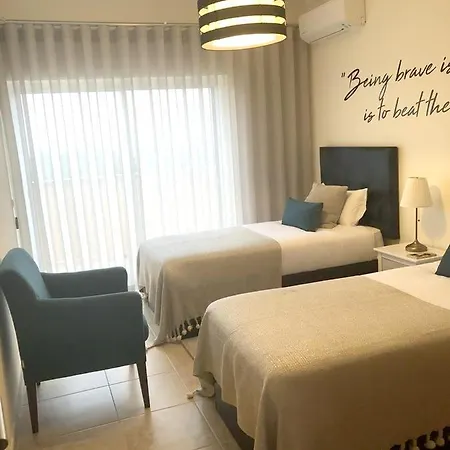 Dom wakacyjny House With 4 Bedrooms In Pera With Wonderful Mountain View Shared Pool Enclosed Garden